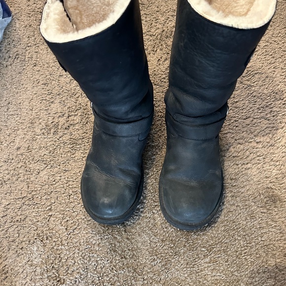 Ugg genuine leather winter boots black. Size 10.  Sheepskin lining F3010D. - Picture 3 of 14